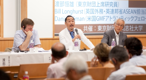 From left, Bill Longhurst, Koji Murata, and Tokyo Foundation President Masahiro Akiyama (moderator).